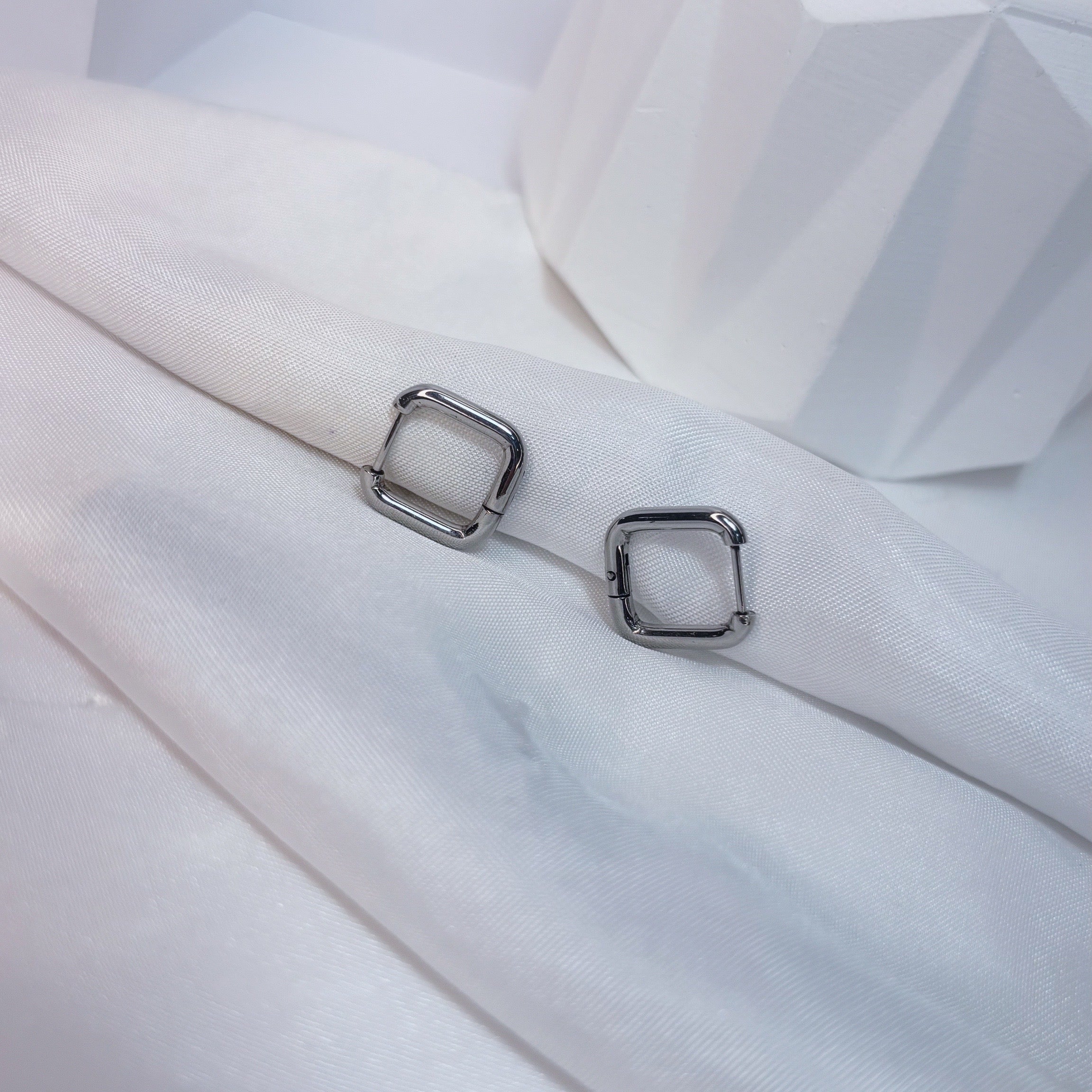 Brinco click quadrado