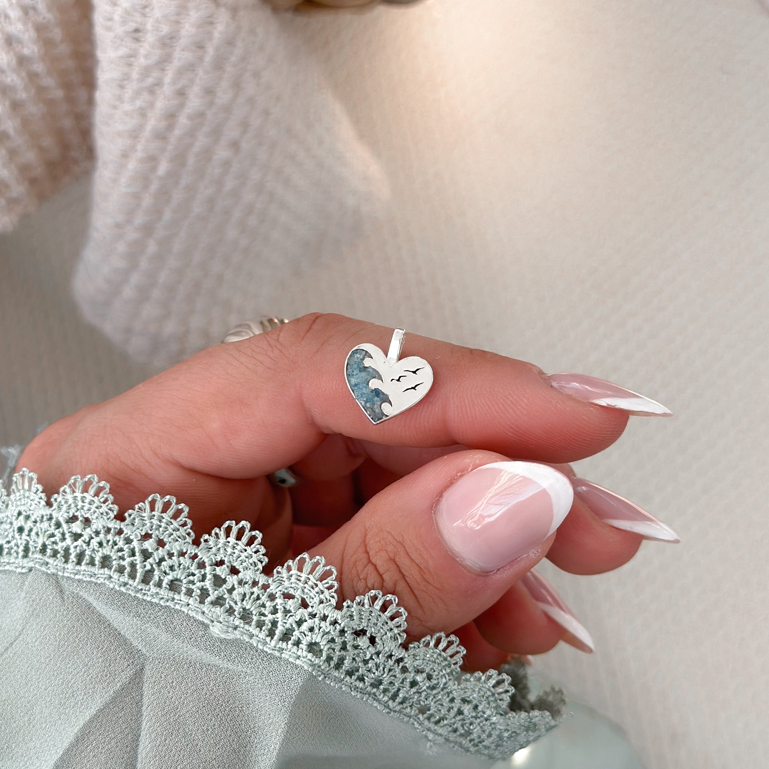 Pingente prata coração onda com pedras prata 925