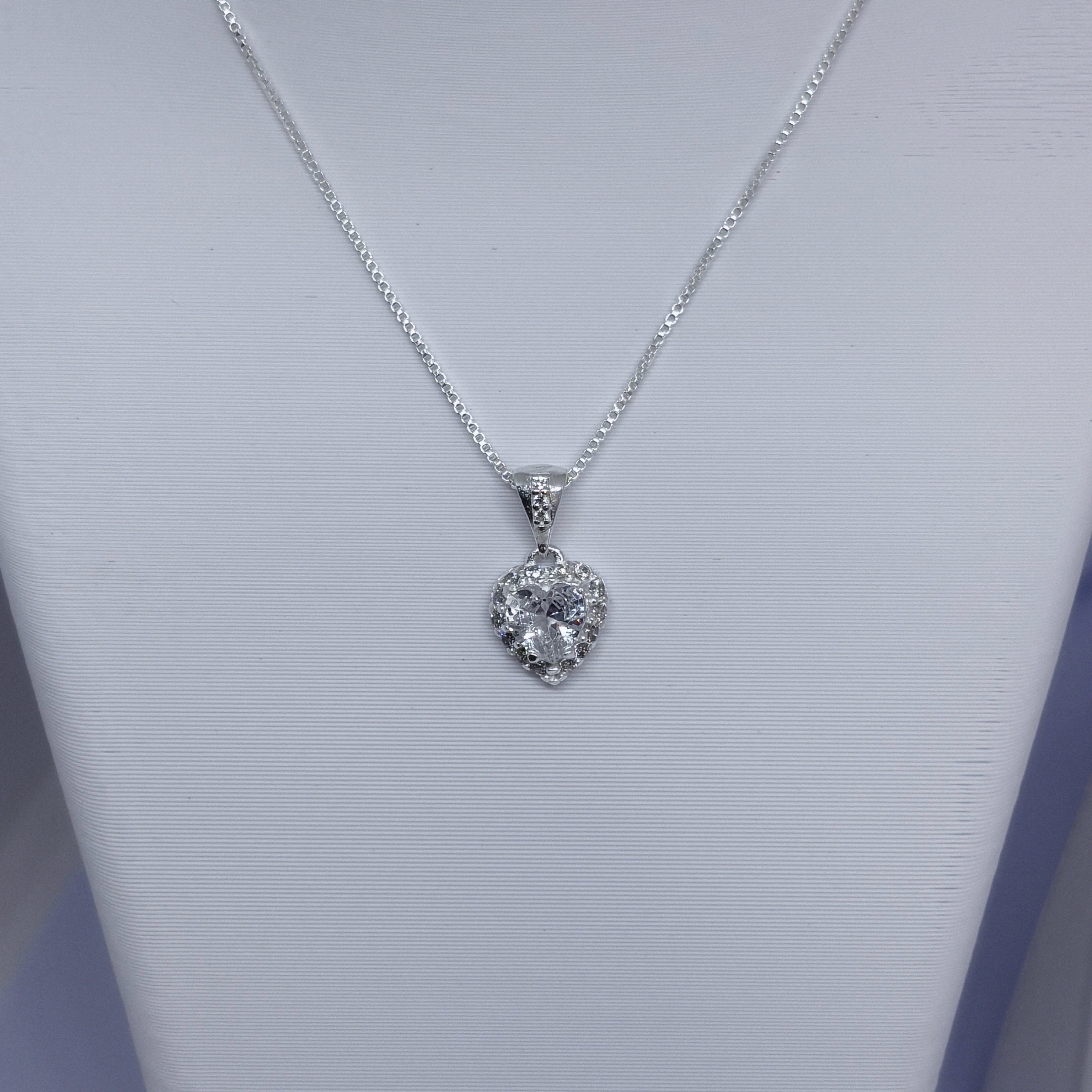 Colar coração cheio cravejado