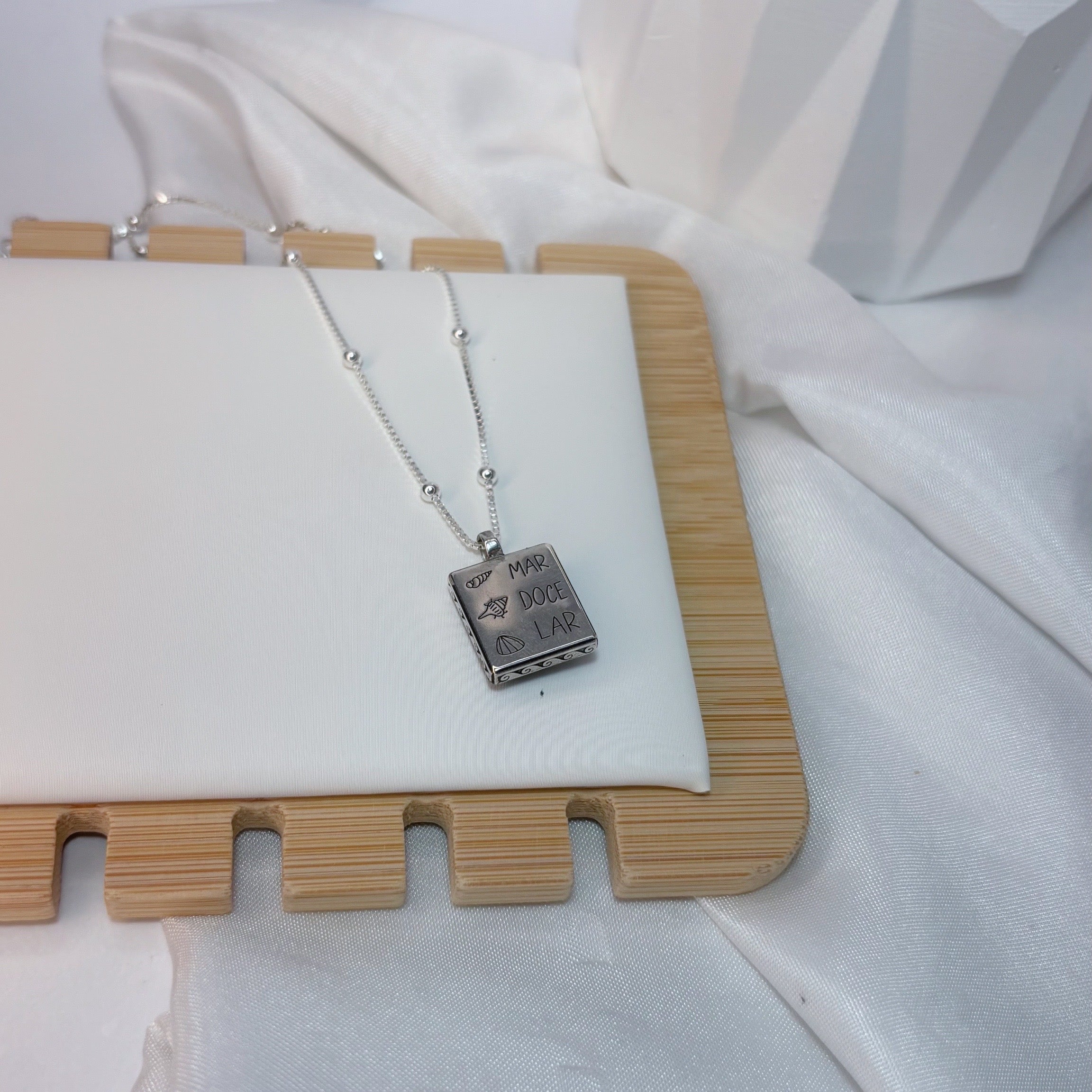 Colar caixa pedraria mar doce lar prata 925