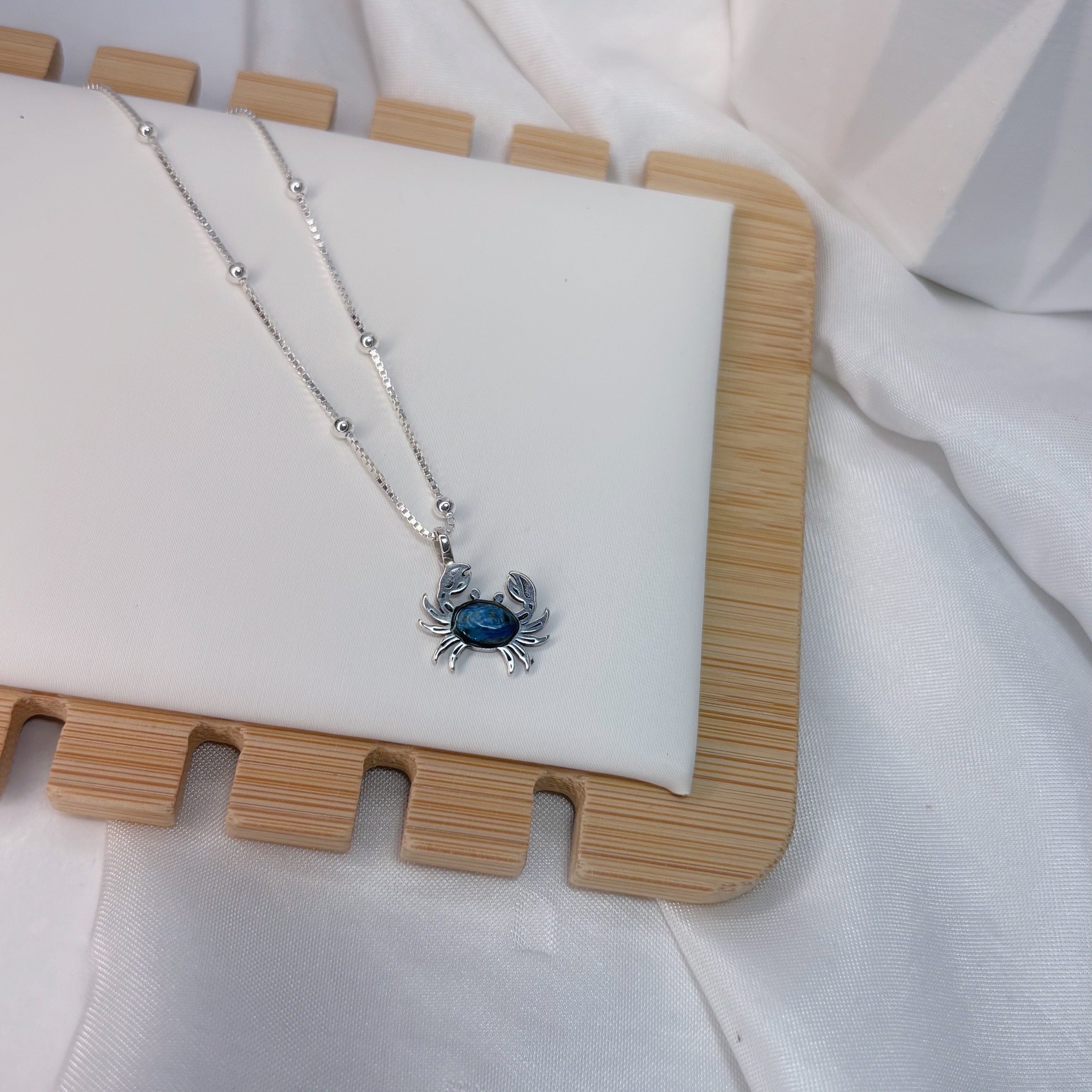 Colar caranguejo com pedra natural prata 925