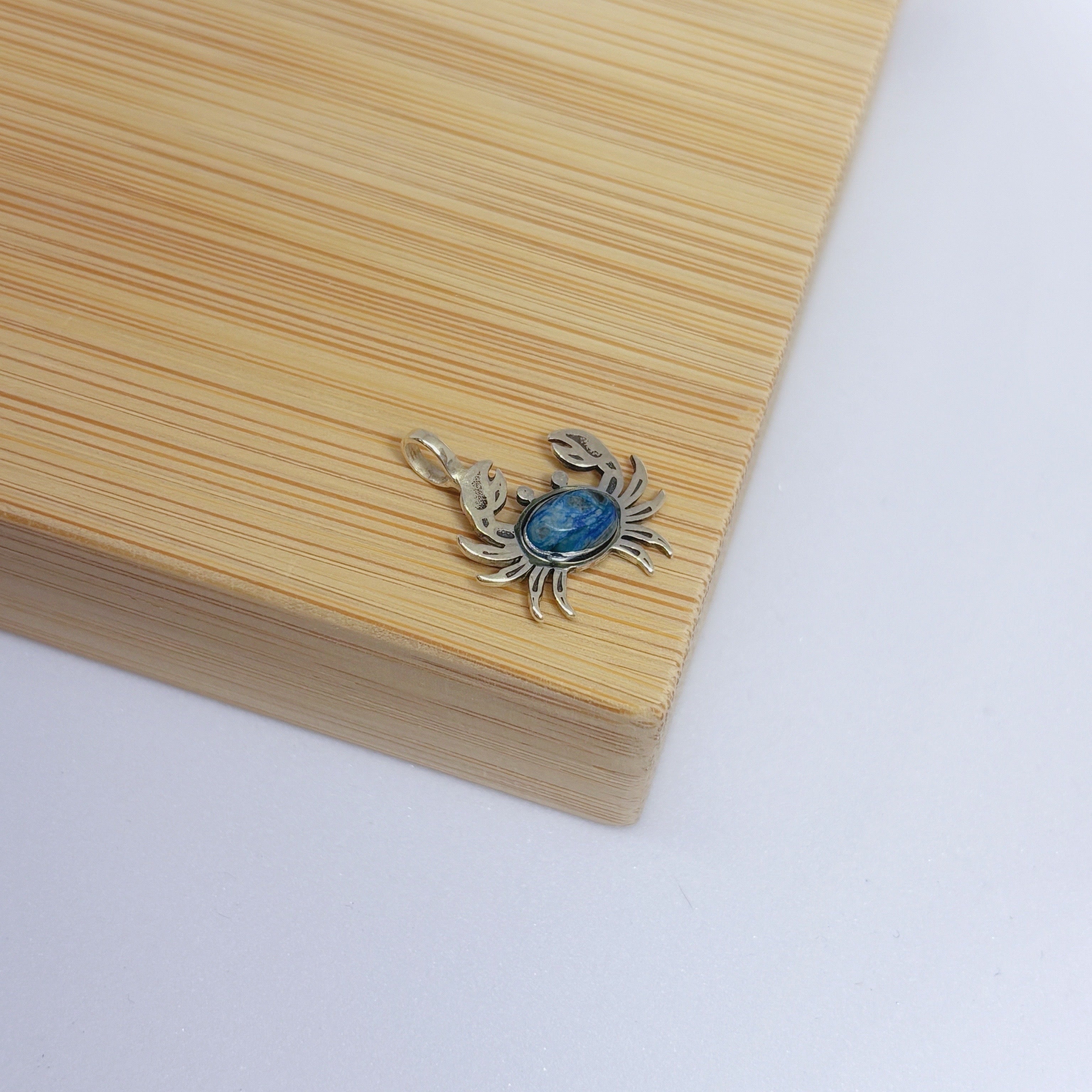 Pingente prata caranguejo com apatita azul prata 925