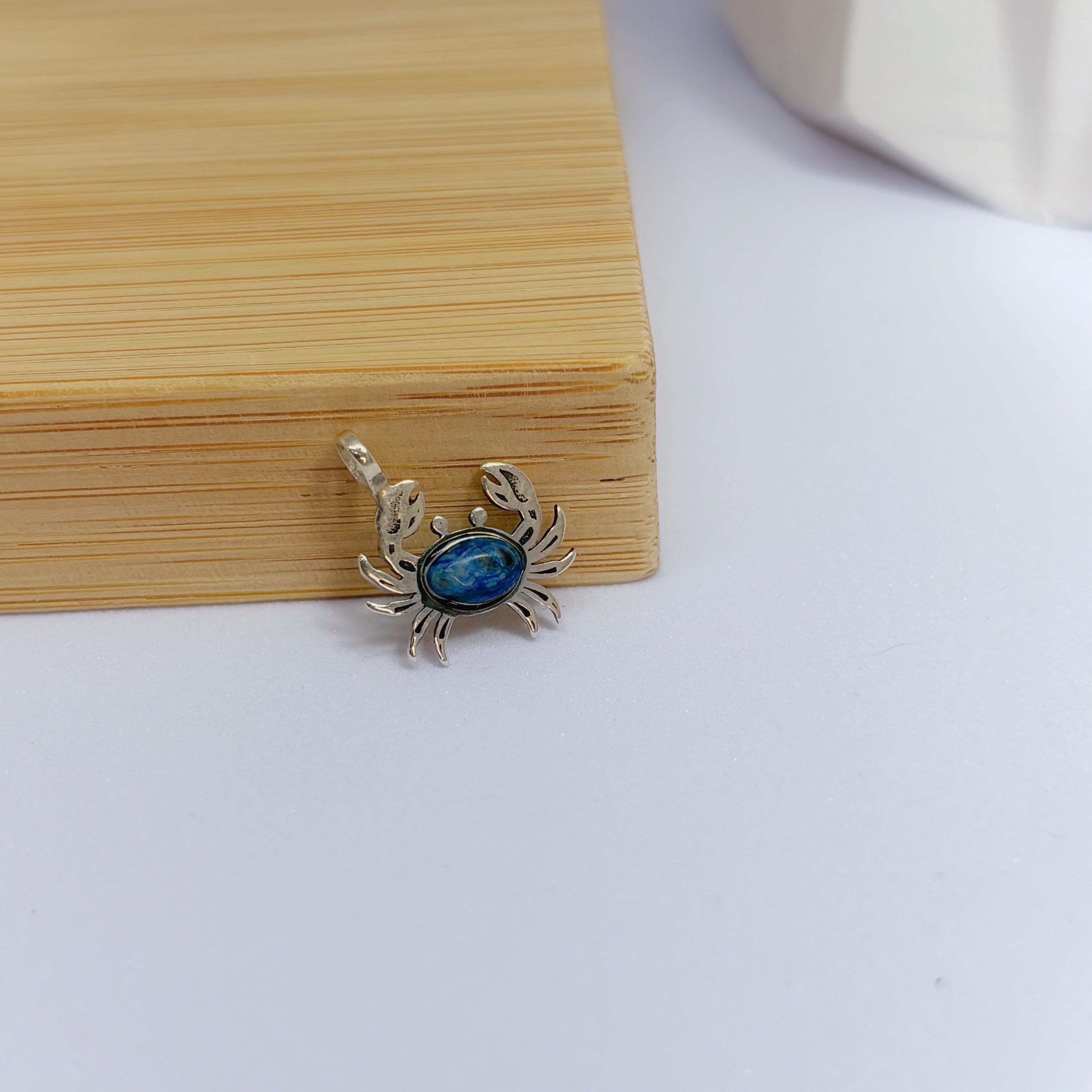 Pingente prata caranguejo com apatita azul prata 925