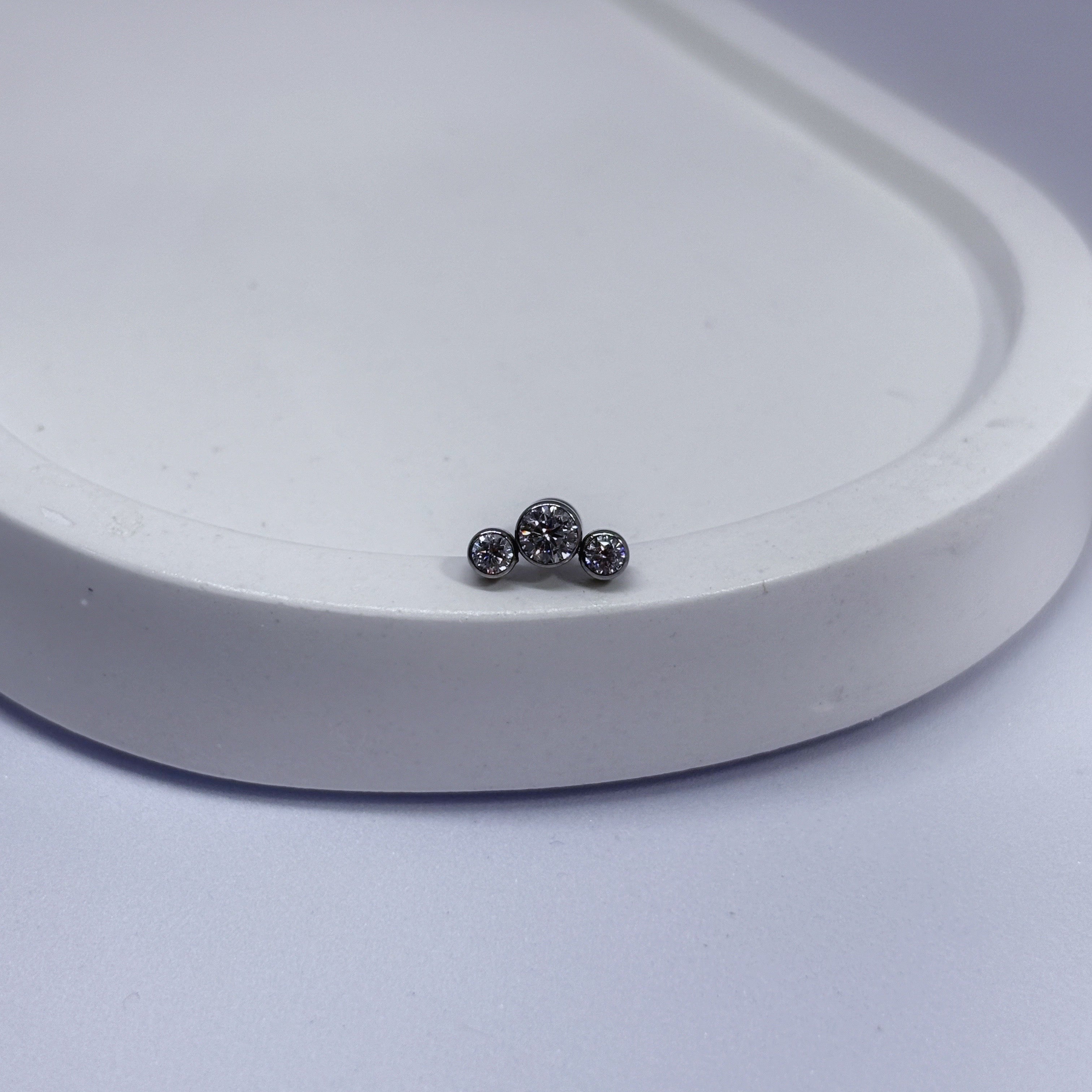 Piercing labret cluster titânio