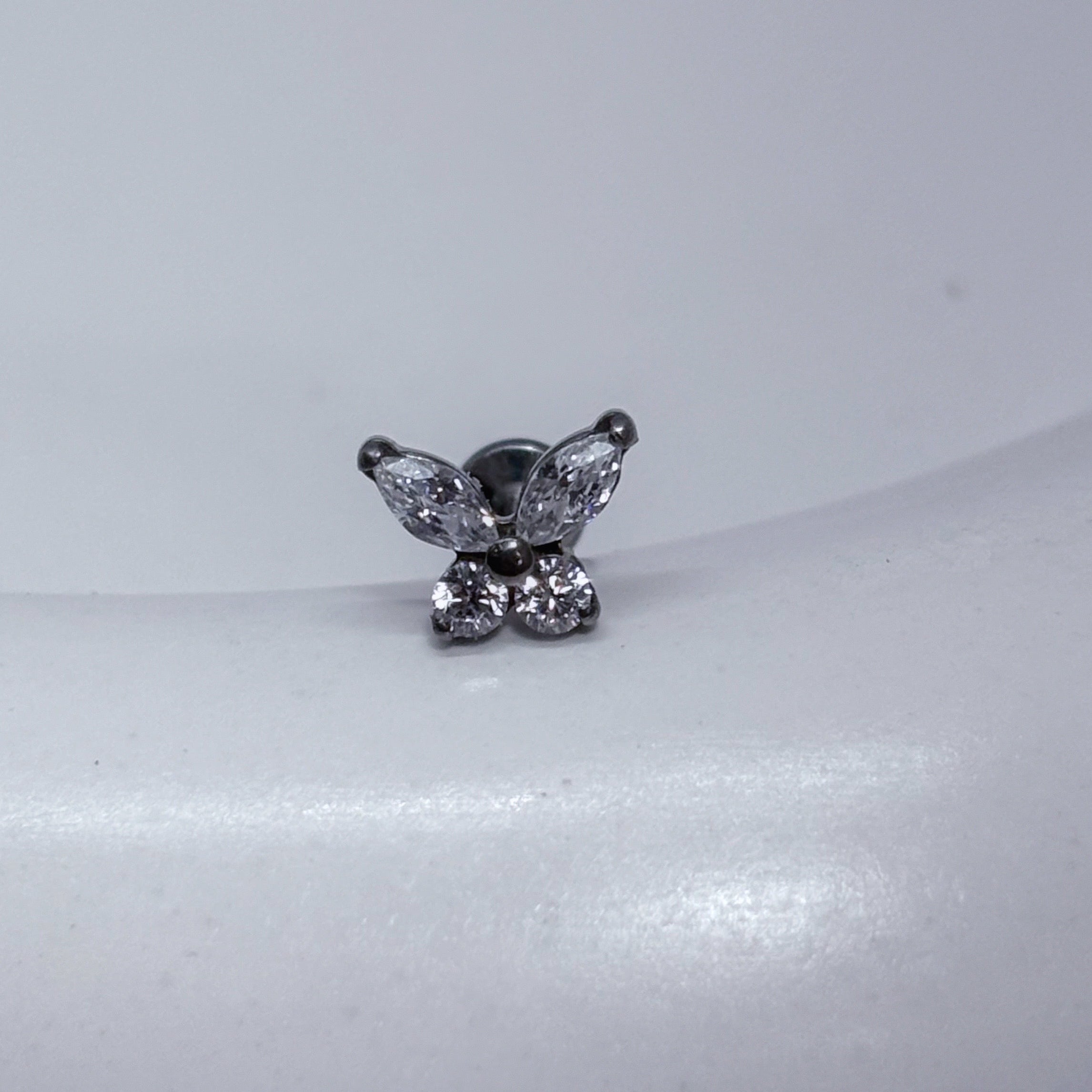 Piercing labret titânio natural butterfly